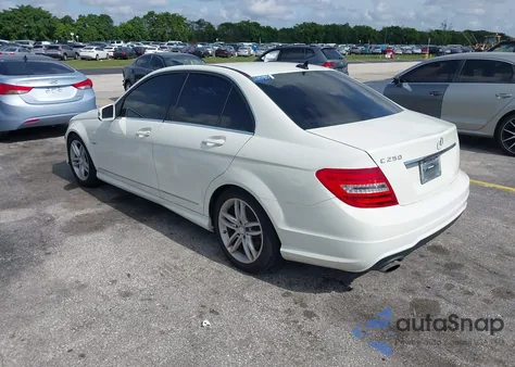2012 Mercedes-Benz C 250 Luxury/Sport из США, поврежденный, VIN WDDGF4HB3CA638628